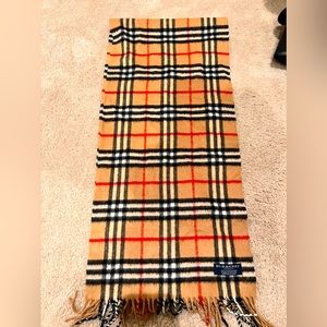 Burberry wool scarf
